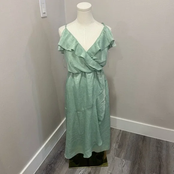 Everly Green Dress Large - Picture 2 of 9